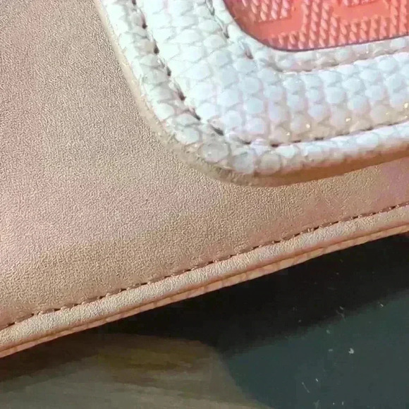 Guess Tri-fold Wallet - Picture 14 of 15